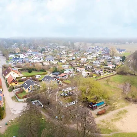 Gemuetlich Eingerichteter Doppelbungalow Mit Garten In Mirow